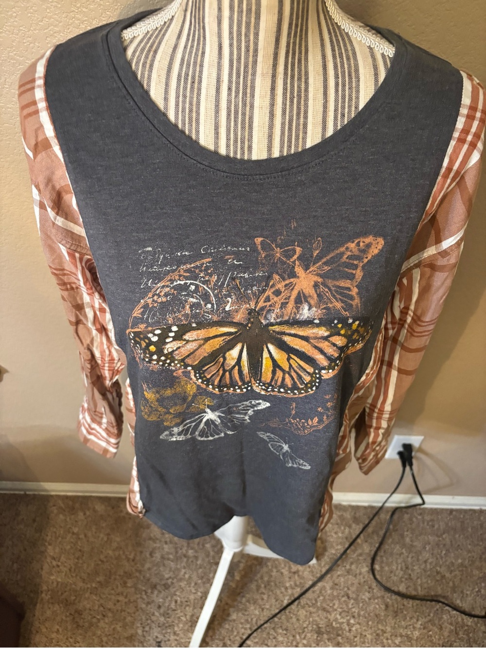 Sonoma Top Medium Charcoal Gray Orange Monarch Butterfly Long Plaid Sleeves Soft - Picture 2 of 16